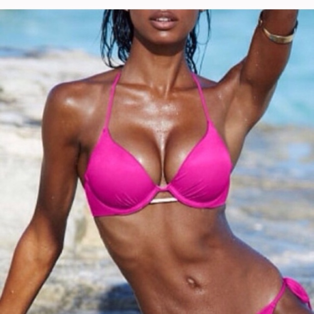 Victoria’s Secret bombshell push-up swim top